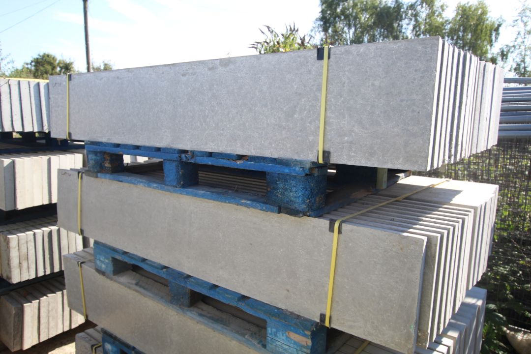 4x packs of 18 12in solid concrete gravel boards. - Image 4 of 9