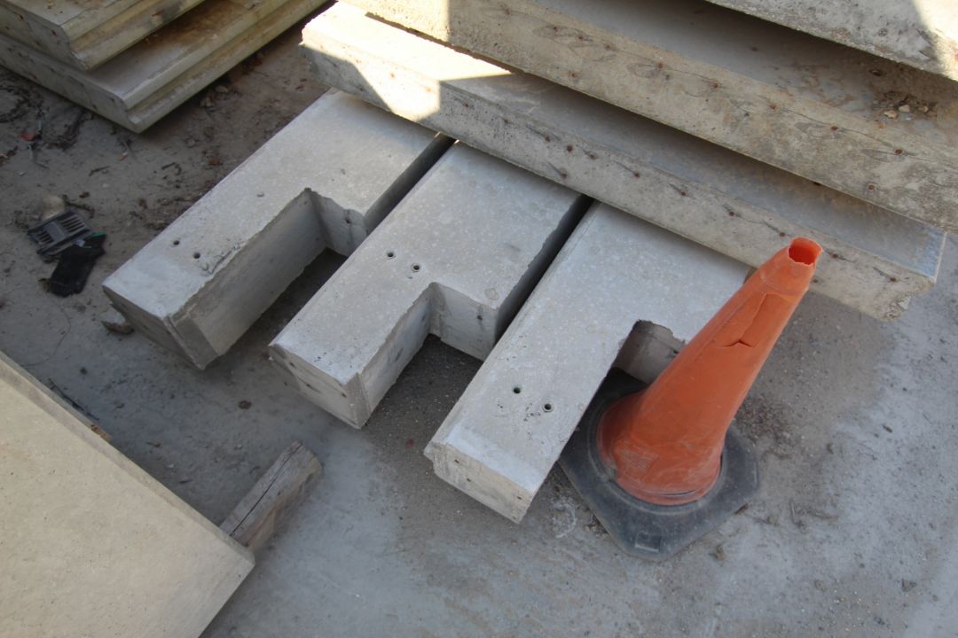 3x notched end prestressed concrete panels: 6485 x - Image 7 of 12