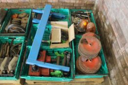 Pallet with press wheels, various drive line spare