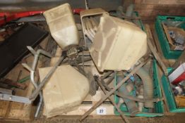 Quantity of applicator hoppers.