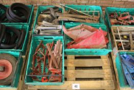 Pallet of various wearing metal including fertilis