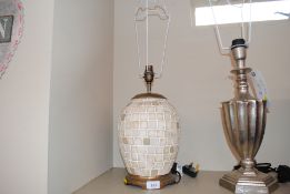 A pebble effect and brass baluster table lamp, 59c