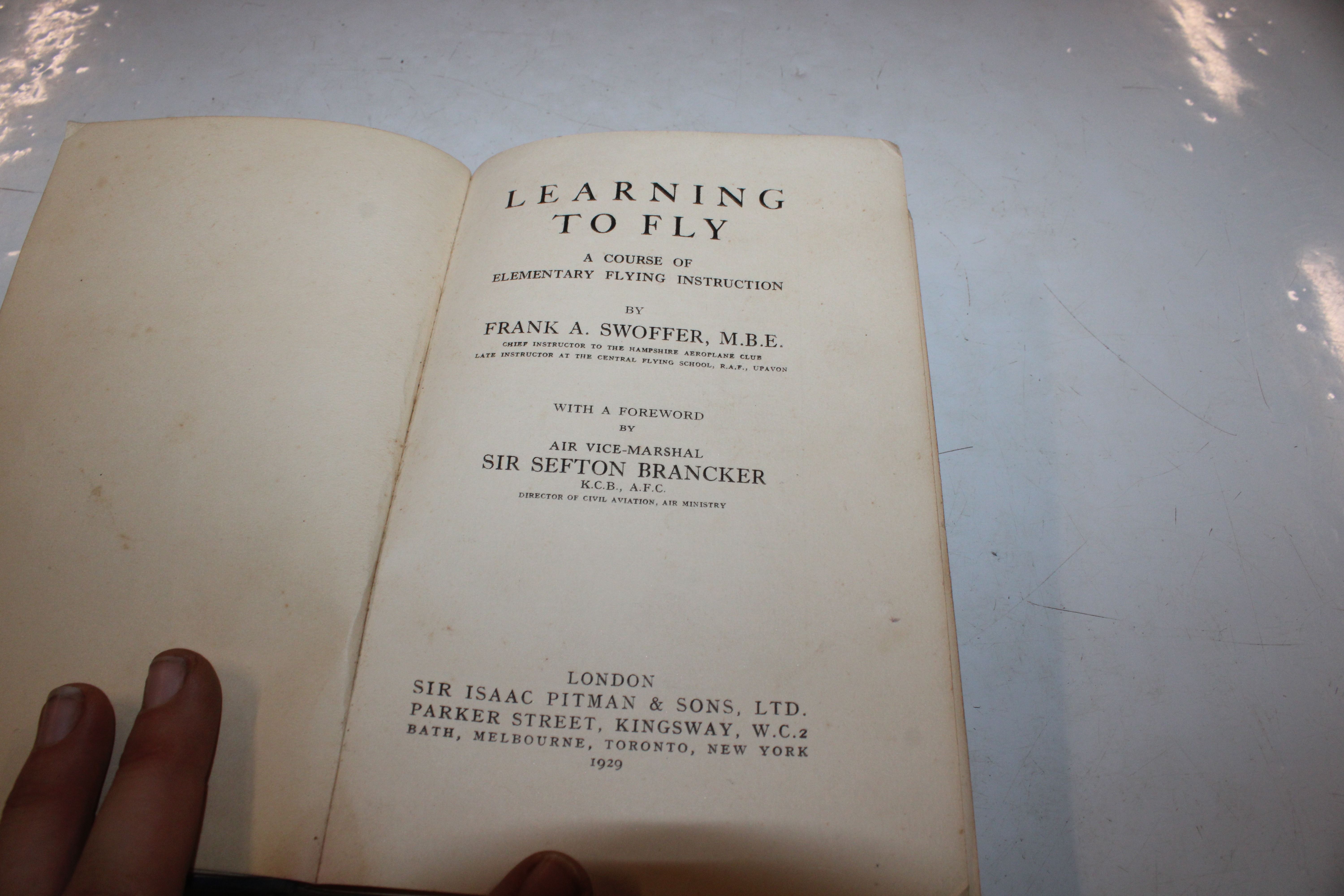 Aviation pilots flying log books, flying licence d - Image 13 of 15