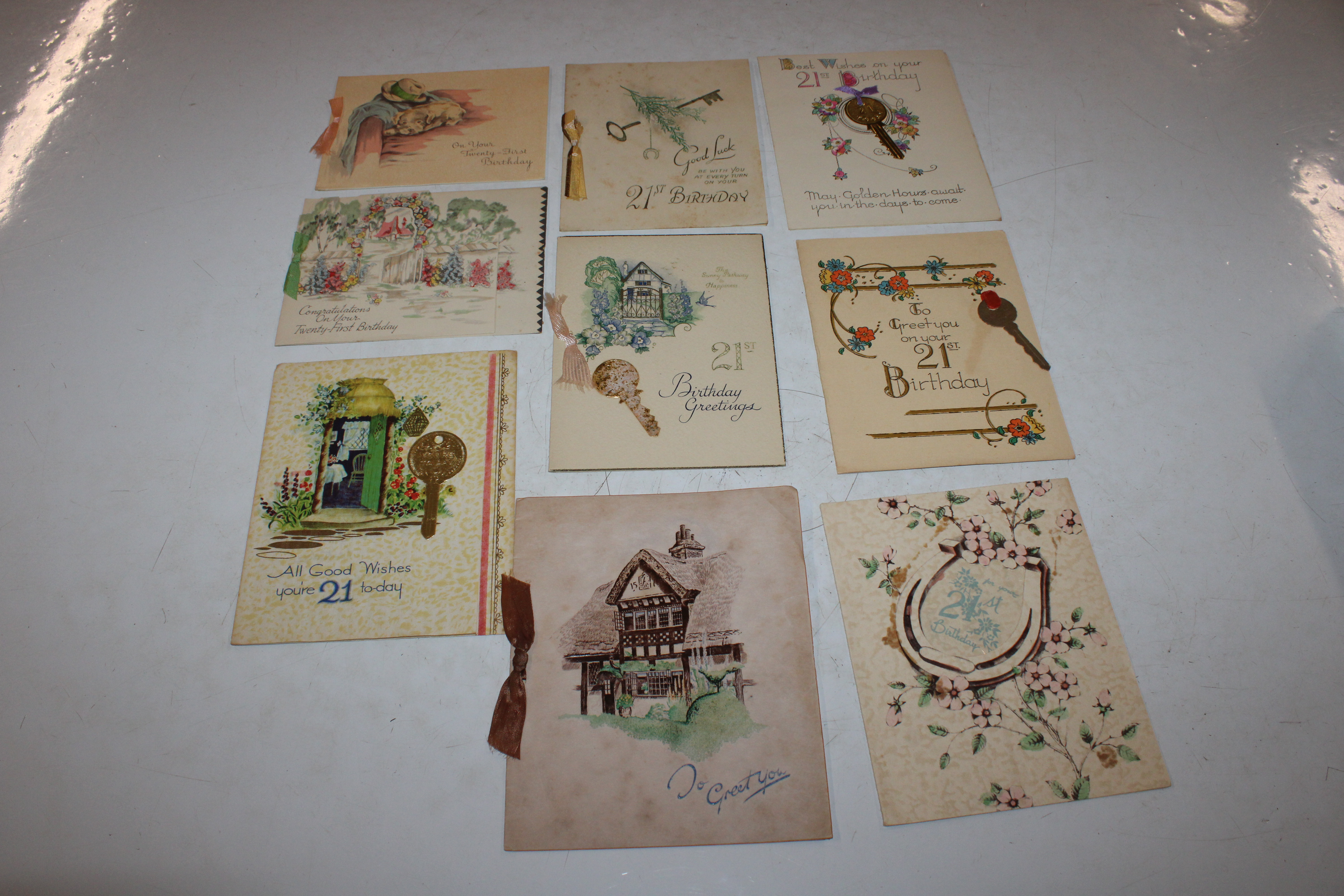 A box containing approx. sixty vintage 1940s greeti - Image 4 of 4