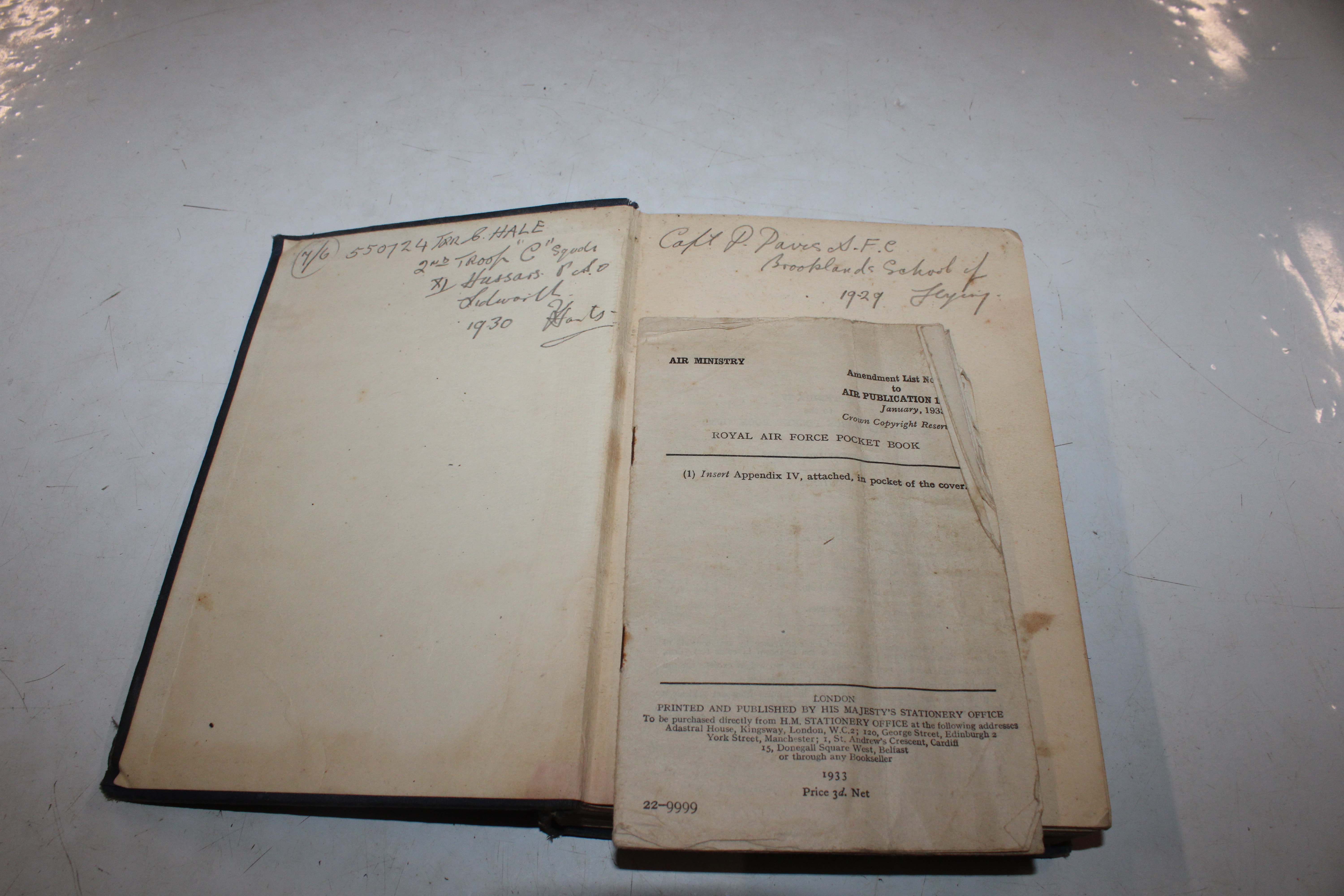 Aviation pilots flying log books, flying licence d - Image 12 of 15