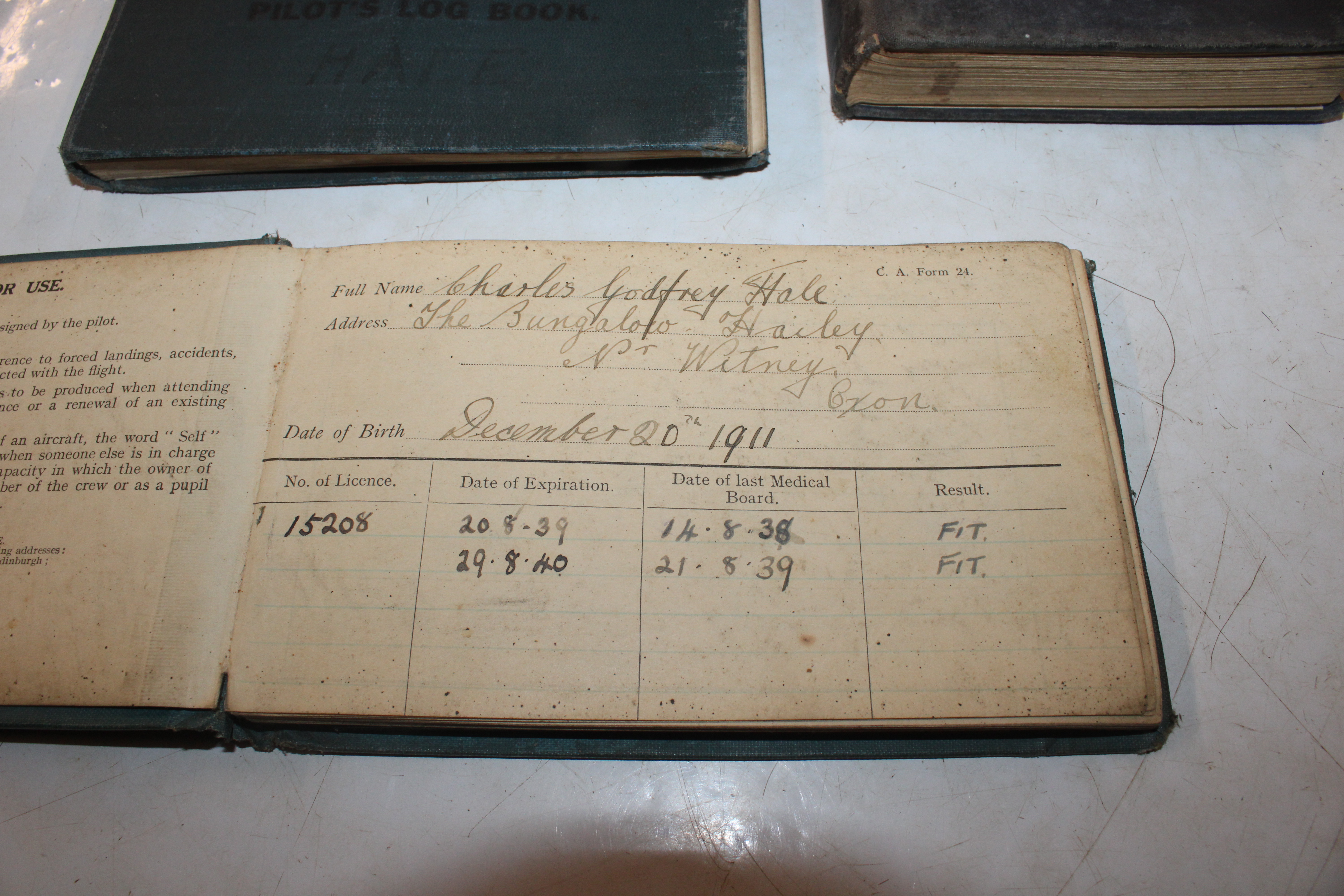 Aviation pilots flying log books, flying licence d - Image 2 of 15