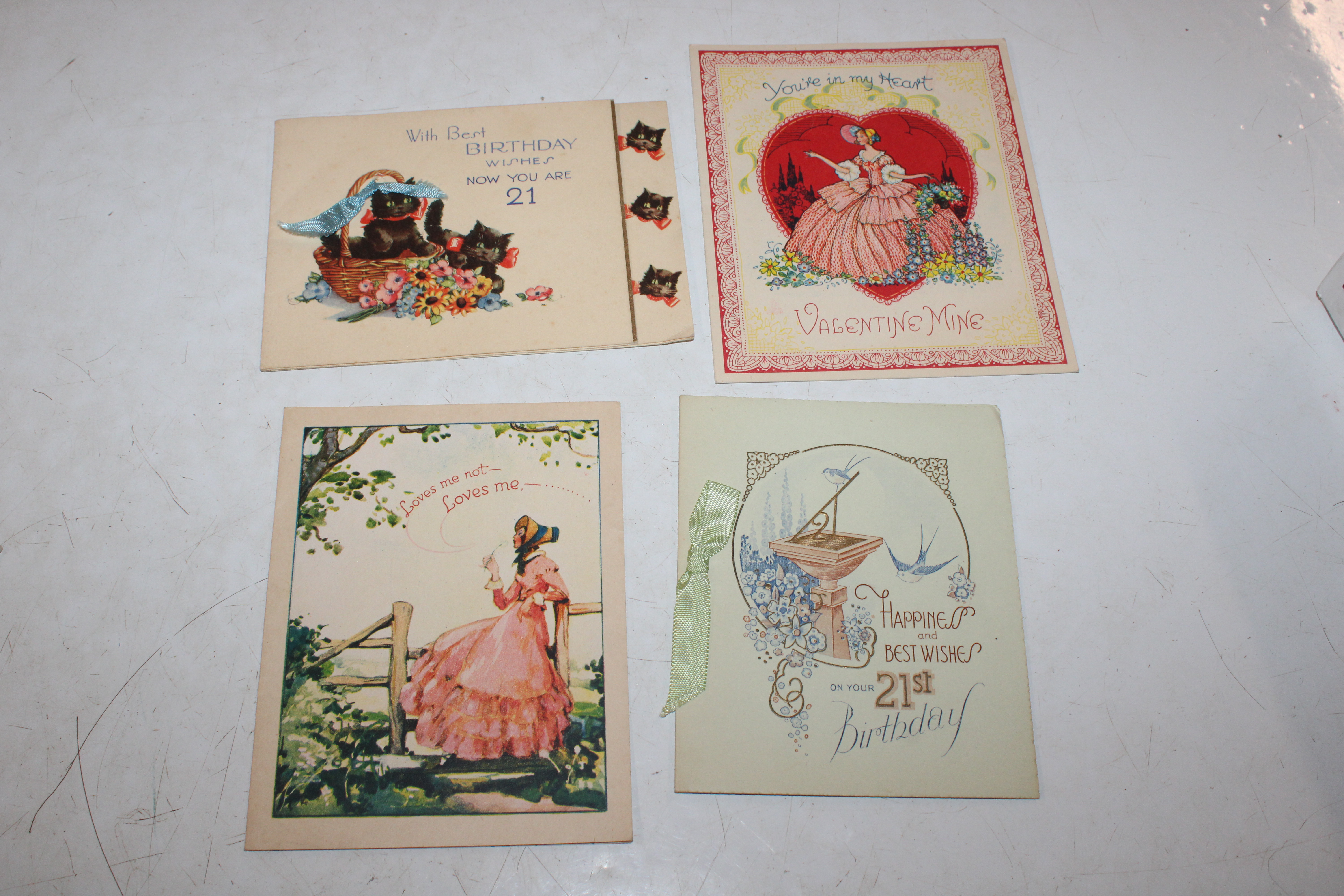 A box containing approx. sixty vintage 1940s greeti - Image 2 of 4