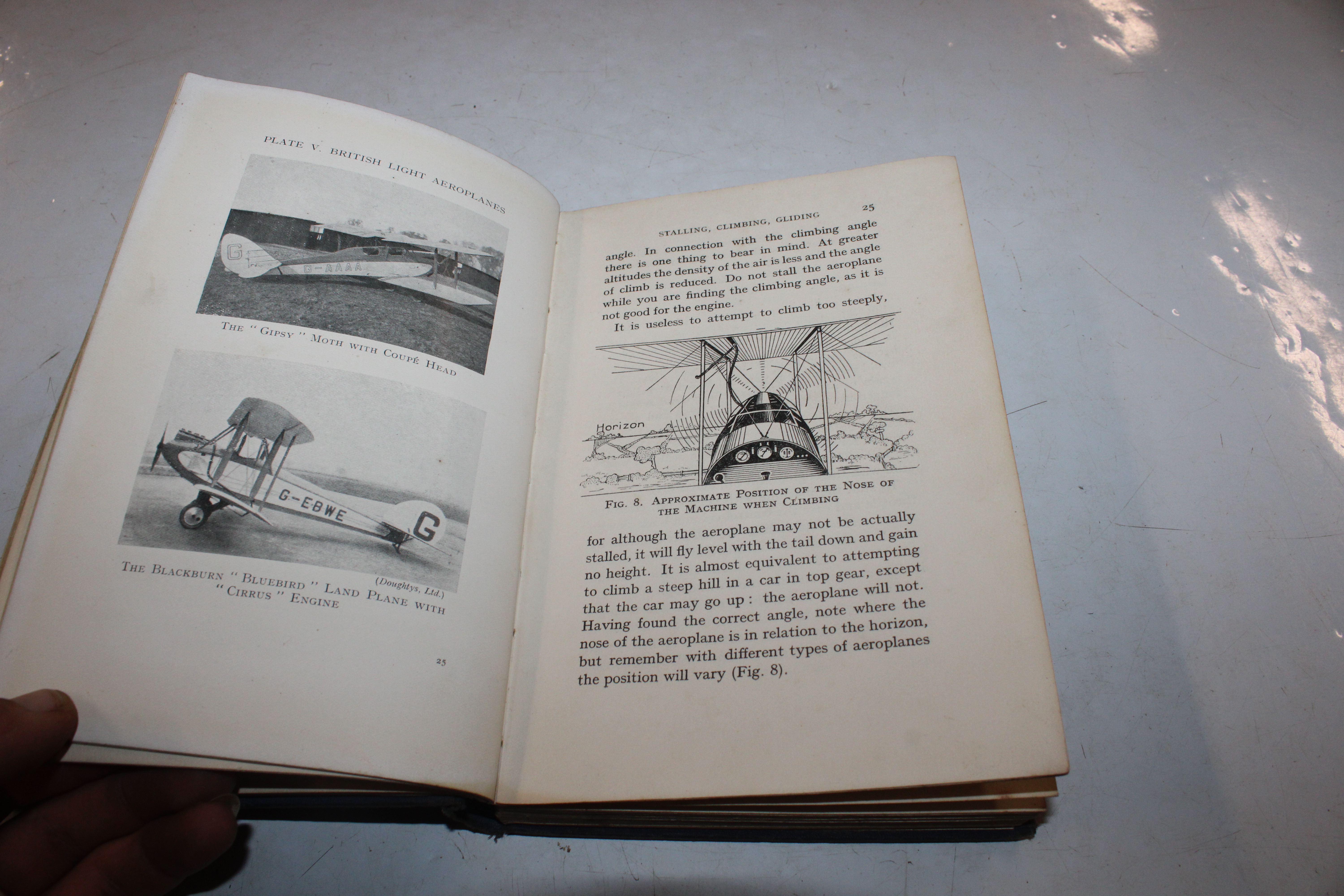 Aviation pilots flying log books, flying licence d - Image 14 of 15