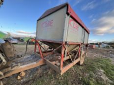 2015 Dave Bunning Engineering Feed trailer with hydraulic adjustable spout on 385/65 R22.