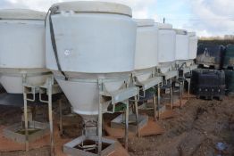 5 x Contented (Old Style) feeders