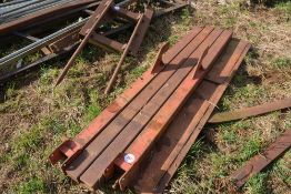 Extension Pallet tines for lifting huts