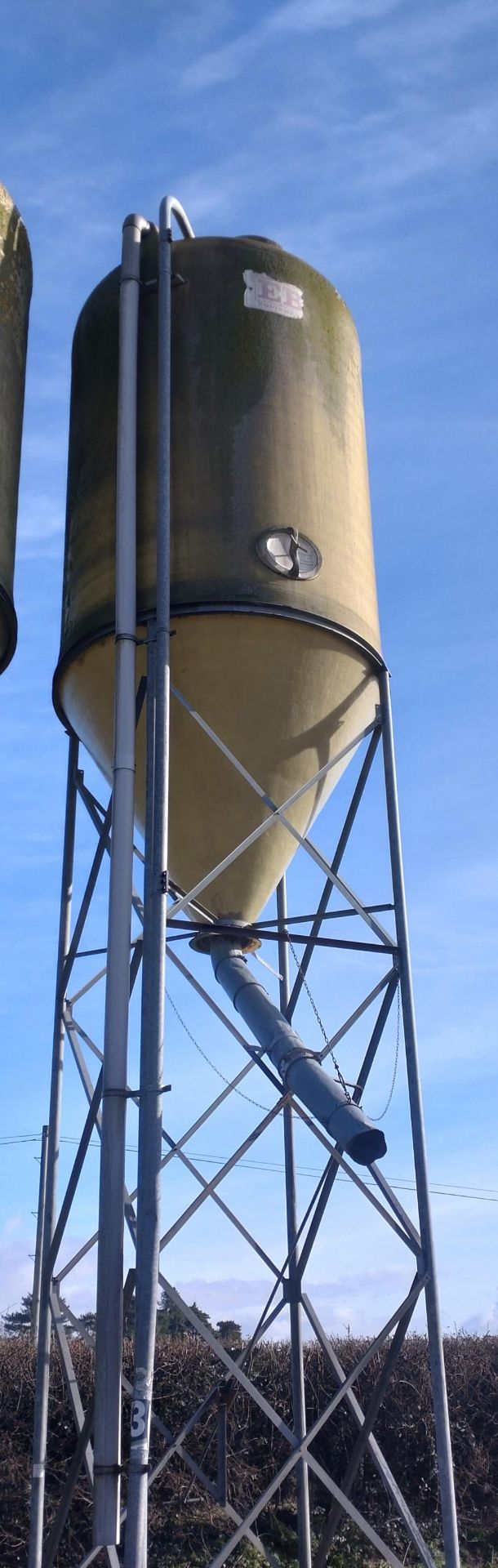 EB 20t Fibreglass feed storage bin (Buyer to dismantle and remove)
