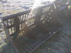 Beet Bucket 1.87m (w) c/w JCB bracket