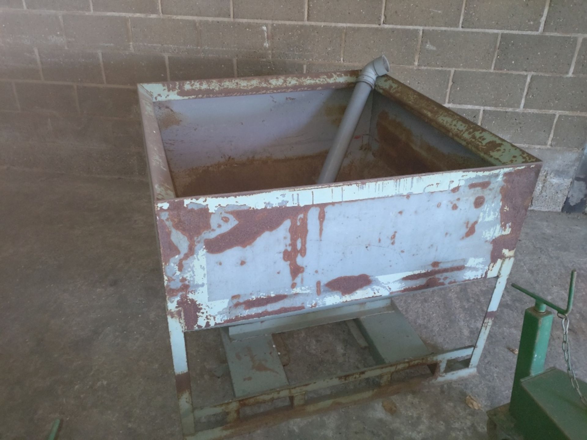 Tote bin