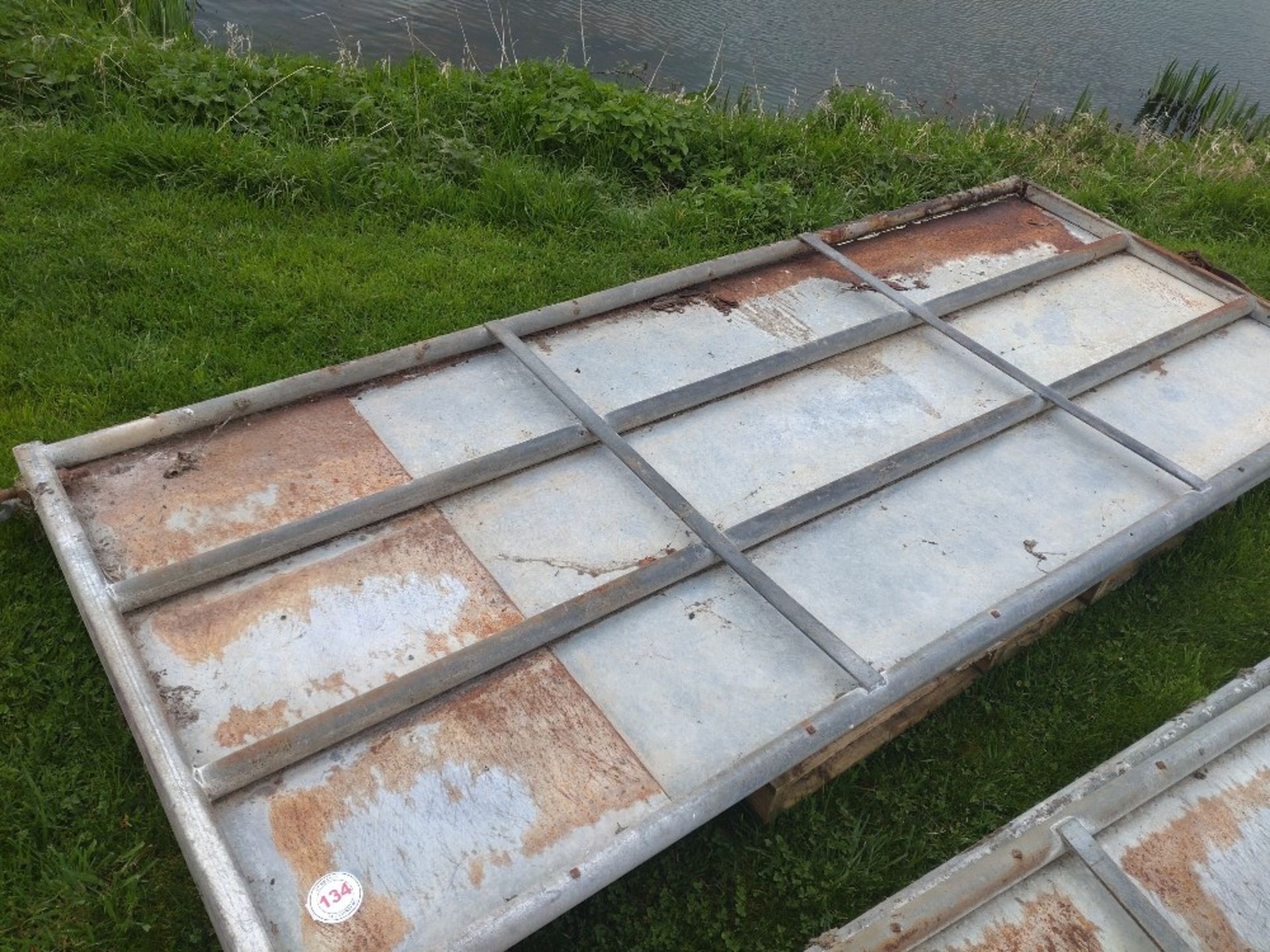 Pair sheeted gates 2.9m x 1.25m