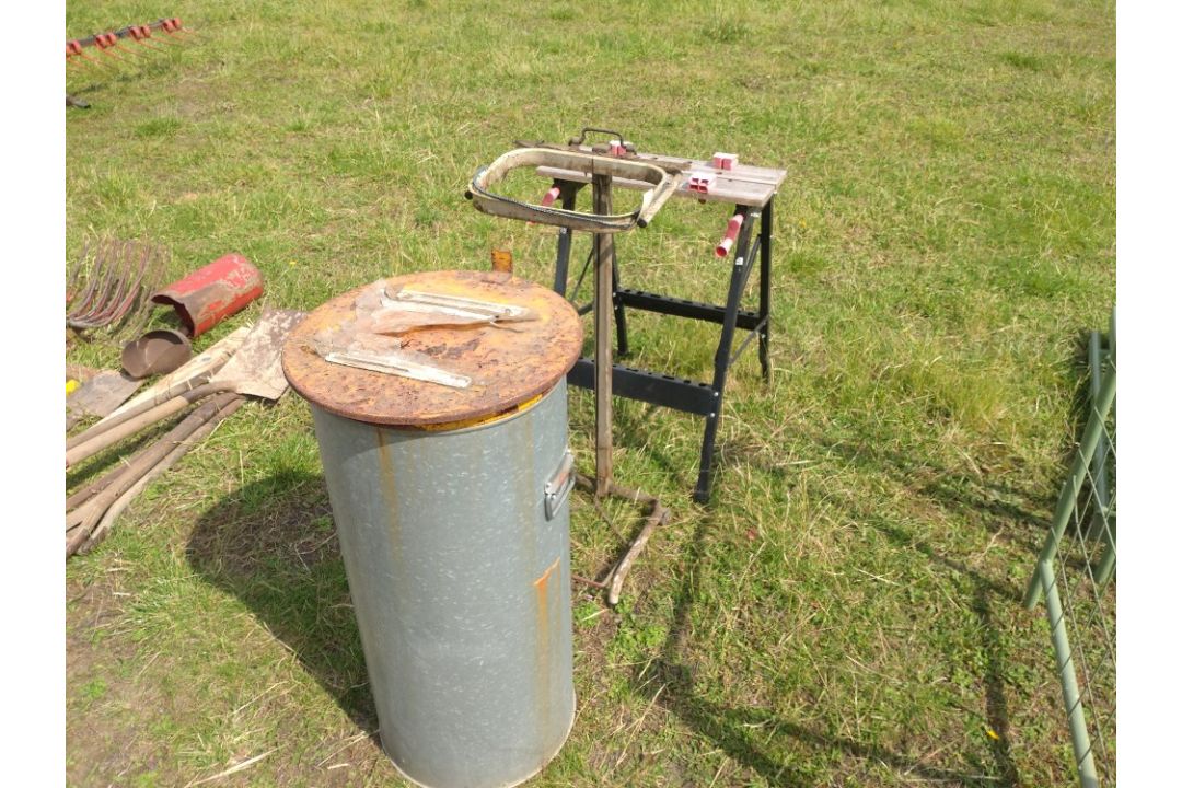 Bin Stand and Workmate - Image 2 of 2