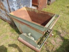 Small Forklift Tip Skip (On Wheels)