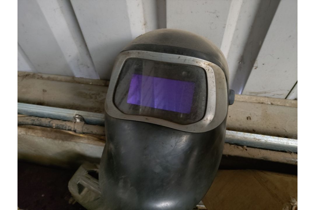 Welding mask - Image 1 of 2
