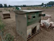 John Harvey 1/2 tonne feeder