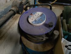 Extension leads (x2)