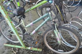 Apollo Voyager Mountain Bike