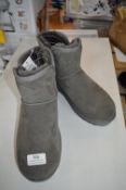 *Kirkland Lay's Scallop Edged Boots in Grey Size: