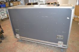 *Large Grey Case on Wheels 120x172x48cm