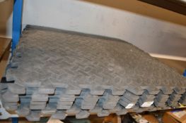 *Six Square Rubber Mats