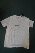 *Levi’s T-Shirt Size: M