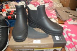 *Weatherproof Women’s Black Boots Size: 4