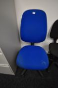 *Blue High Back Gas-Lift Operators Chair (Location: 64 King Edward St, Grimsby, DN31 3JP, Viewing
