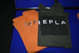 *Two Replay T-Shirts Size: M (1x orange, 1x khaki)