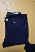 *Bandolino Lady’s Super Stretch Skinny Jeans Size: 8-10