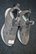 *Puma Soft Foam Trainers Size: 4.5