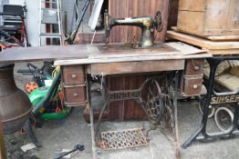 Vintage Singer Manual Sewing Machine with Table