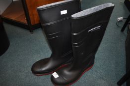 Pair of New Dunlop Wellington Boots Size: 7