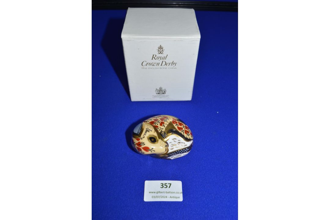 Royal Crown Derby Door Mouse Paperweight with Gold Stopper - Image 1 of 4