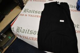 *Lady’s Sleeveless Jumper Size: S