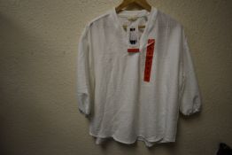 *Weatherproof Vintage Lady’s White Top Size: M