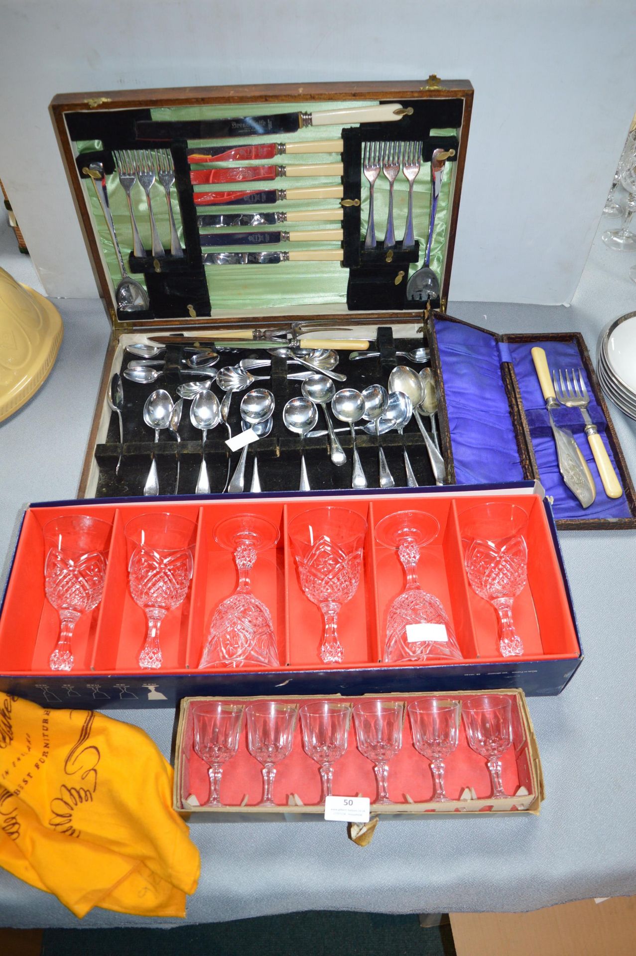 Cristal D'Arques Lead Crystal Wine Set plus Cutler