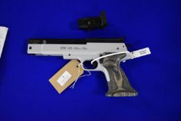 Hull Cartridge HW45 Silver Star .22 Calibre Air Pistol Serial No. 403633, with Carry Case