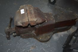 *Engineers Bench Vice