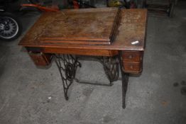 *Vintage Singer Sewing Machine