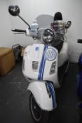 Vespa Dyrospeed 300 VESPAGTS300 Super in White with Keys and V5