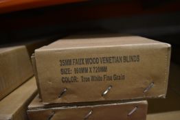 *Ten 35mm Faux Wood Venetian Blinds 990x720mm (white)