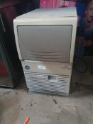 * Hoshizaki Ice Maker AM-25AE