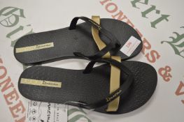 *Ipanema Black Sandals Size: 4