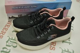 *Sketchers Lady’s Black Shoes Size: 6