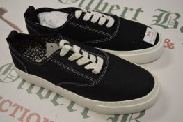 *Top Man Black & White Shoes Size: 8