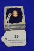 9ct Gold Cameo Ring Size: O, 1.8g gross